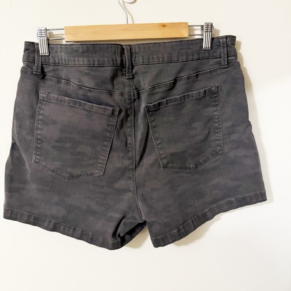 Pistola Camo Womens Shorts Size 32 Vacation Summer - Picture 3 of 4